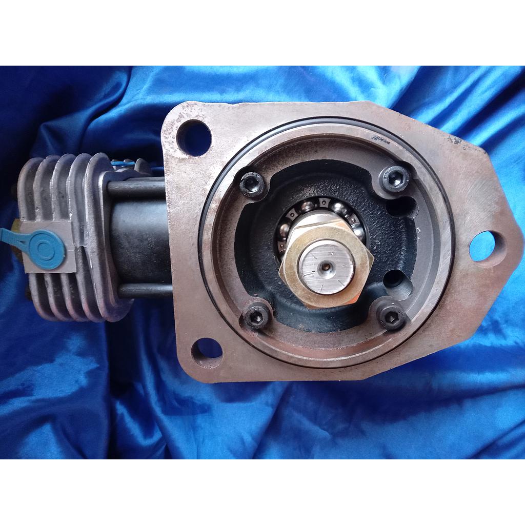 AIR COMPRESSOR VOLVO 4400